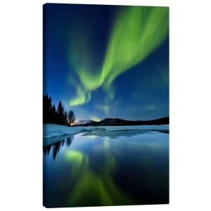 تابلو بوم کنواس طرح Aurora Borealis over Sandvannet Lake کد 800005 شفق قطبی بر فراز دریاچه سندوانت