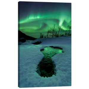 تابلو بوم کنواس طرح Aurora Borealis over a frozen river کد 854213 شفق قطبی بر فراز رودخانه یخ زده